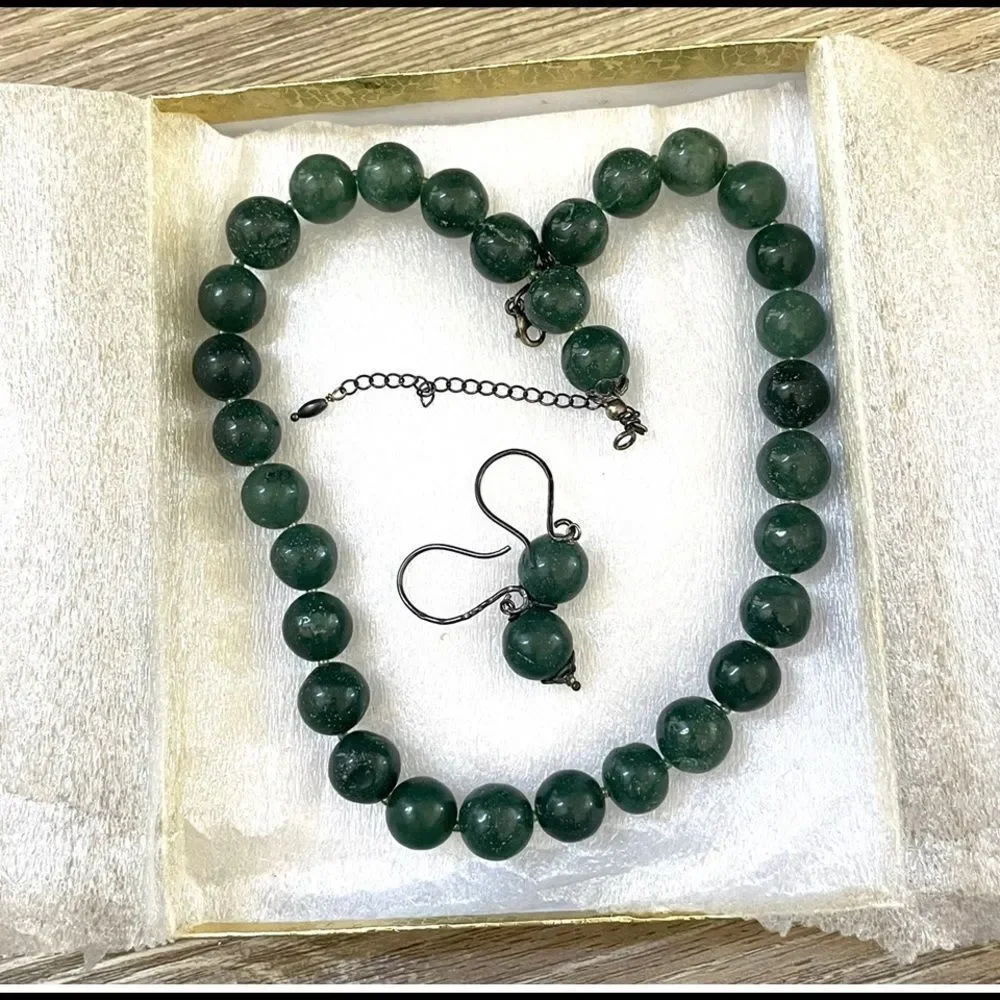 Green quartz beaded necklace and earrings set - Picture 9 of 13